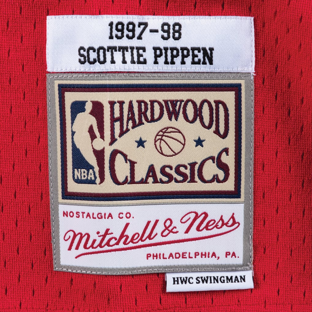 MITCHELL&NESS Men's Scottie Pippen Red Chicago Bulls 1997/98 Hardwood Classics Swingman Player Jersey